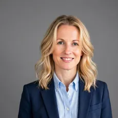 Sarah Knapp Headshot photo